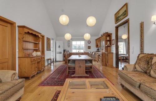 Reykholt House | Charming villa with a hot tub, by the Golden Circle