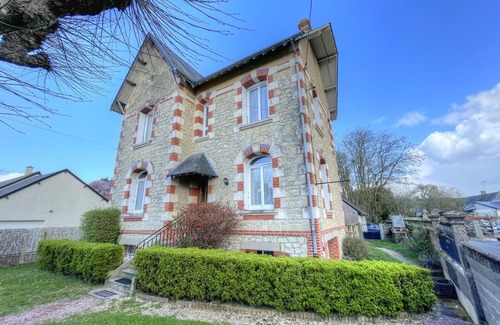Sepmes Cottage | Charming Villa with Private Garden, Modern Amenities, and Prime Location in Loire Valley