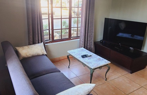 Winston Park Villa | Charming villa with WiFi in Gillitts