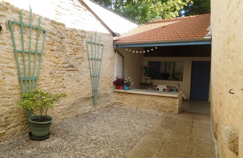 Chateauvillain Cottage | Charming Village Home: Scenic Walks, Close to Attractions, Sleeps 4