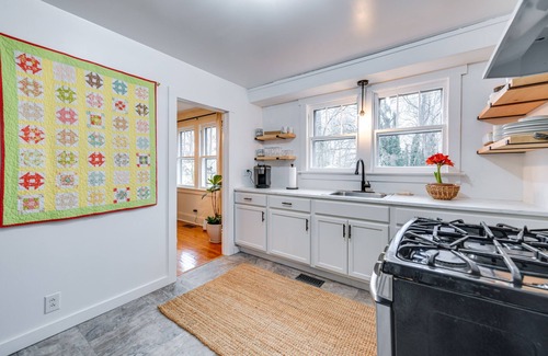 Farmville House | Charming Virginia Retreat w/Covered Porch & Yard!