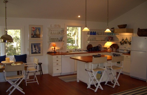 Beaufort Cottage | Charming Waterfront Carrriage nHouse