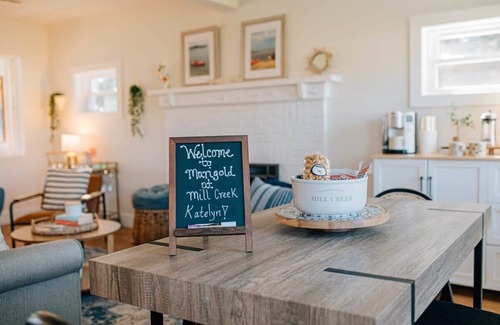 Topping House | Charming Waterfront Cottage Small Beach