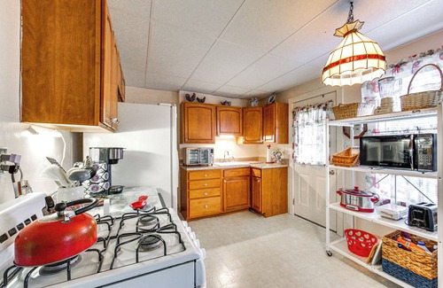 West Mifflin House | Charming West Mifflin House - 3 Mi to Kennywood!