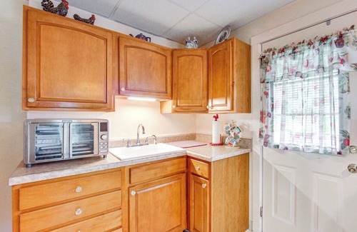 West Mifflin House | Charming West Mifflin House - 3 Mi to Kennywood!