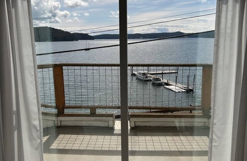 West Sound Apartment | Charming West Sound studio apartment with beach access!