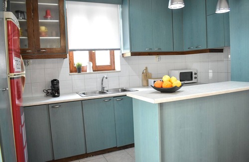 Mires House | Charmy House in Mires, Family property. Parking, Terrace, Fireplace