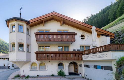 Ravaisch Apartment | Chasa Vallaina