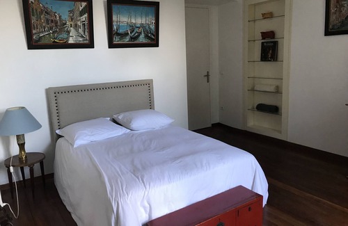 Sainte-Genevieve-les-Gasny Bed & Breakfast | CHATEAU PERRET-PISCINE-1H SPA INC.-GIVERNY-JARDINS MONET-PARC NATUREL DU VEXIN