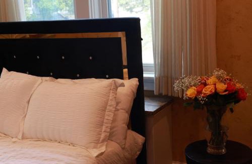 Connellsville Hotel | Chateau Connellsville Art Deco Suite