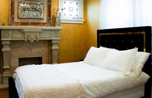 Connellsville Hotel | Chateau Connellsville Art Deco Suite