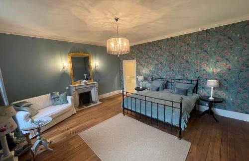 Bourbon-l'Archambault Bed & Breakfast | Chateau du Grand Lucay