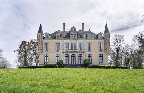 Dangeul Villa | Château in Sarthe with Heated Pool