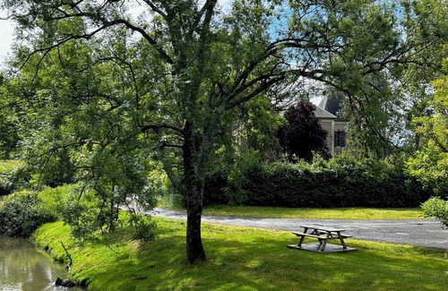 Barbachen House | Château Lestéou's romantic suite with salon and view of the Pyrenees mountain range