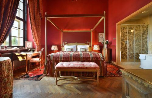 Loucen Hotel | Chateau Loucen Garden Retreat