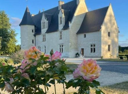 Les-Trois-Moutiers Bed & Breakfast | Chateau Manoir de Chandoiseau