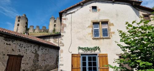 Confolens House | Chateau-une - a Beautiful historic medieval holiday rental.