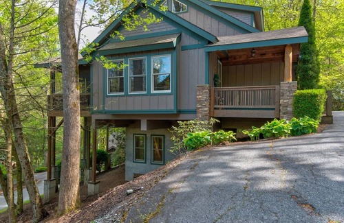 Foscoe House | Chatham Trade in Echota - gated community with amenities, private hot tub