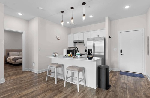 Chattanooga Apartment | Chattanooga Getaway-Sleek 2BR at the Poplin