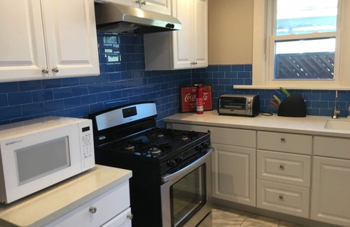 Southwest Berkeley House | Cheerful 2-Bedroom House in Berkeley