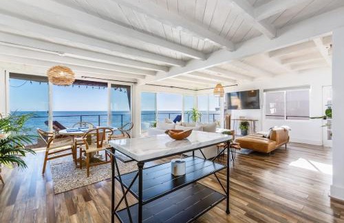Eastern Malibu House | Cheerful 2 Bedroom With Best Sunset Views