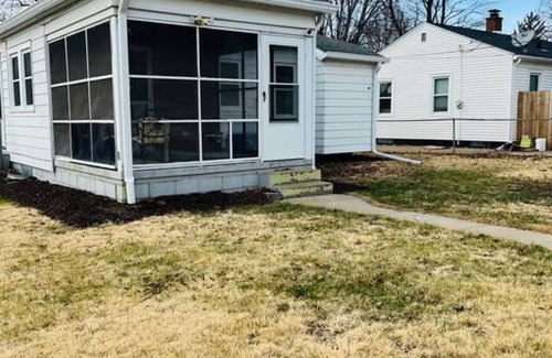 Rock Island House | Cheerful 2 BR *Walking distance to Trinity RI*