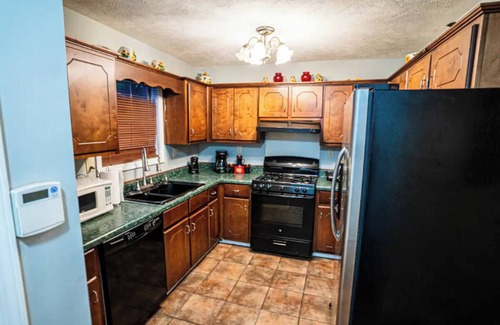 Columbus House | Cheerful 3-Bed Room Home in Columbus, MS