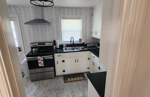 Barracks Rugby House | Cheerful 3 bedroom home with indoor fireplace