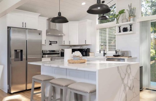 Picnic Point-North Lynnwood House | Cheerful 3-bedroom house with large backyardn