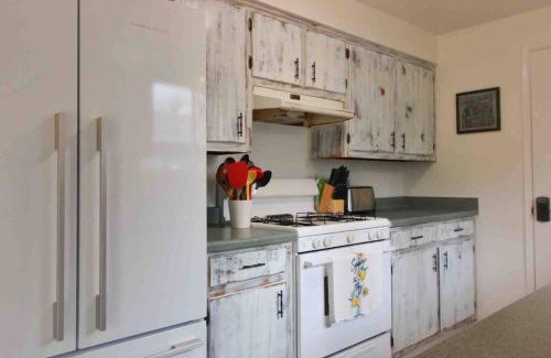 Creswell House | Cheerful 3 Bedroom on a Park 10 Miles from Eugene