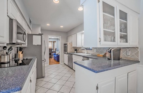 Northeast Dallas House | Cheerful 3-bedroom with a Pool