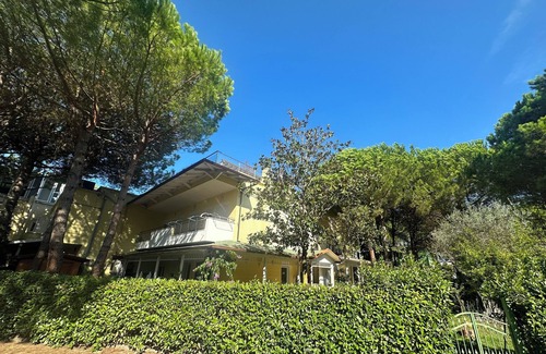 Ishem Villa | Cheerful 4-bedroom villa with indoor fireplace.
