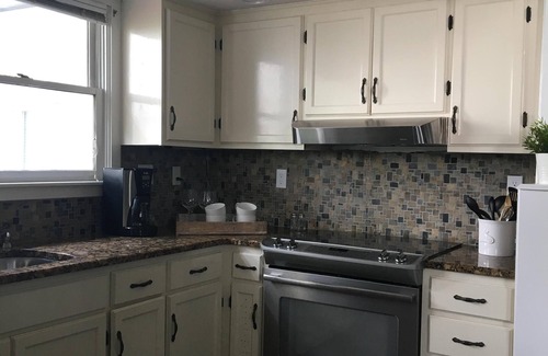 Hollywood - Mt. Vernon House | Cheerful and Cozy in the Heart of Chevy Chase!