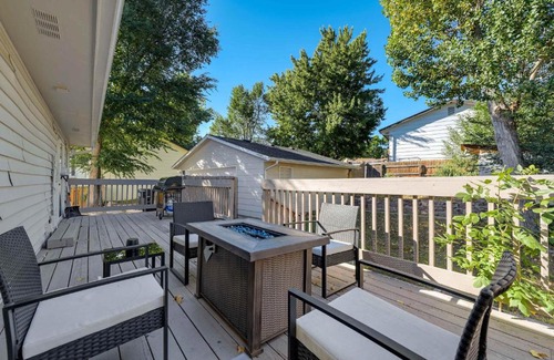 Village Seven Apartment | Cheerful Chalet Centrally Located w BBQ Pit