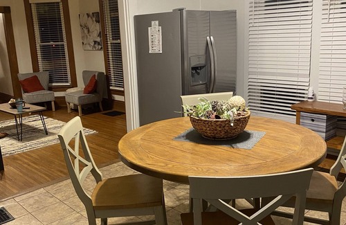 Columbus House | Cheerful Downtown 3 Bedroom home in the historic area of Columbus