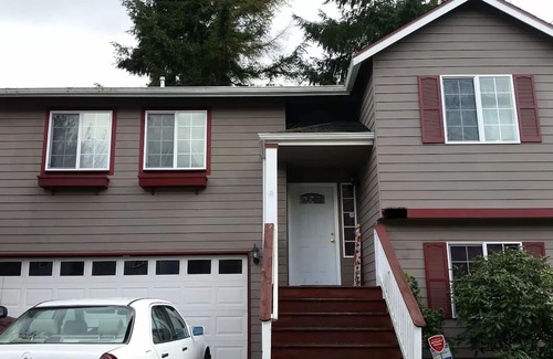 East Olympia House | Cheerful Getaway 5BD/3BTH In the Heart of Lacey