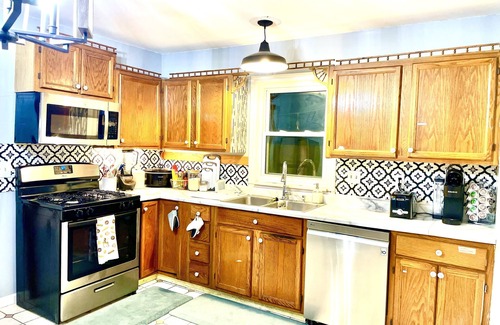 Overland House | Cheerful residential house with all yours needs.