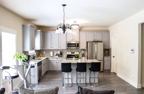 Hampton House | Cheerful & Spacious 4bedroom home away from home!