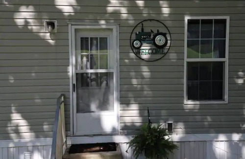Warsaw House | Cheerful Three Bedroom Mobile Home in the Country