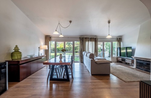 Mafra House | Cheerful villa with pool