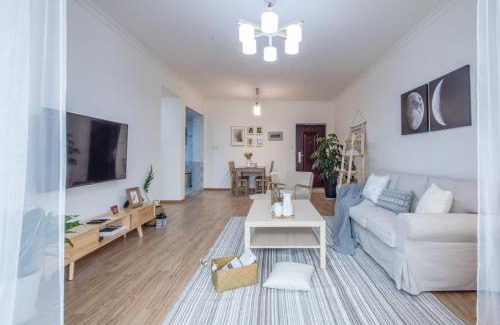 Chenghua Apartment | Chengdu Chenghua·Giant Panda Breeding Base Locals Apartment 00149350