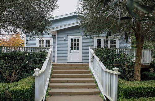Glenbrook Cottage | Cherry Blossom Paradise