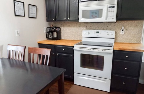 Massillon Apartment | Cherry Nirvana - 2BR Apartment