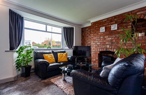 Chorlton-by-Backford House | Chester Zoo Family Retreat