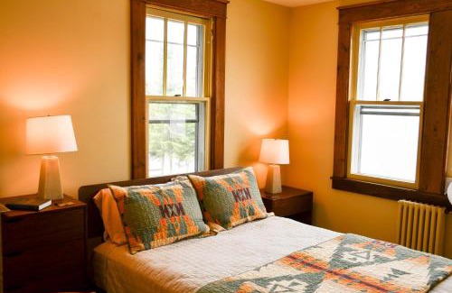 Deposit Hotel | Chestnut Inn at Oquaga Lake