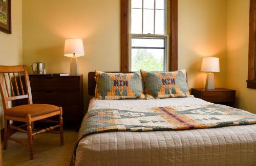 Deposit Hotel | Chestnut Inn at Oquaga Lake