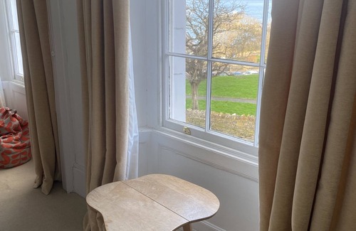 Swanage Apartment | Chestnuts 3a Seymer Road, 3 bed flat close town centre and overlooks Swanage Bay