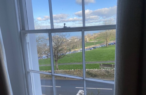 Swanage Apartment | Chestnuts 3a Seymer Road, 3 bed flat close town centre and overlooks Swanage Bay