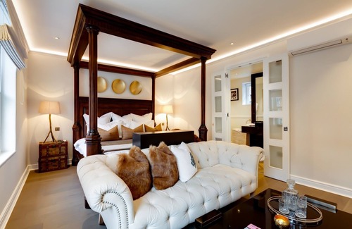 Chelsea House | Cheyne House - Eight Bedroom House, Sleeps 18