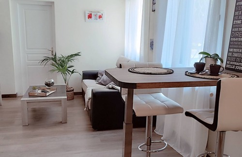 Cadereau Apartment | Chez Chris et Caro.Nimes center